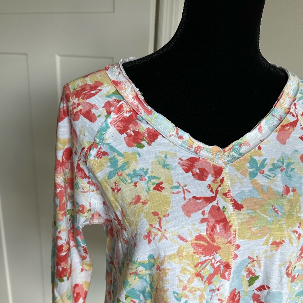 Women’s Christopher & Banks 3/4 Sleeve V-Neck Printed Top - Picture 2 of 4